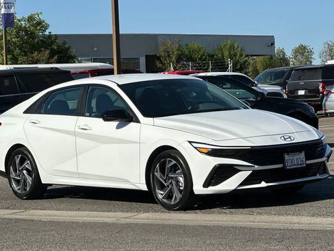Used 2025 Hyundai Elantra Sport FWD image 9