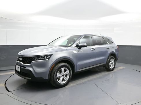 Used 2022 Kia Sorento LX image 10