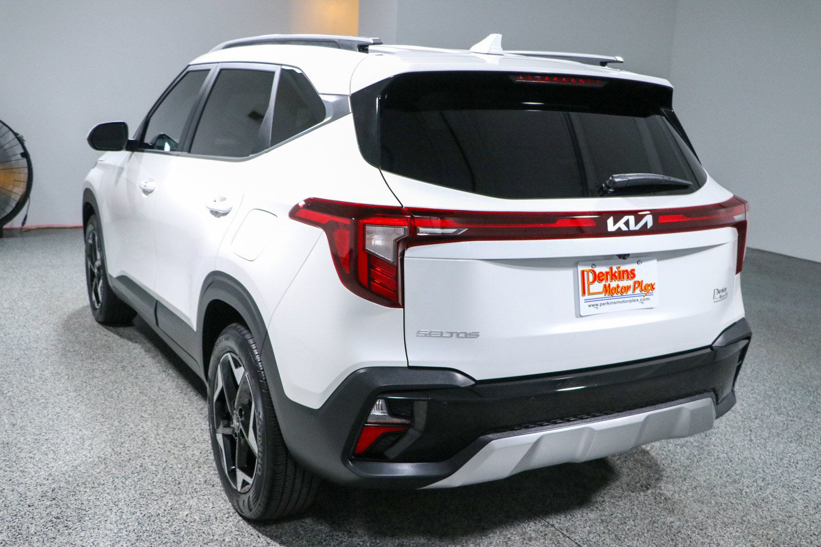 Used 2025 Kia Seltos EX w/ EX Sunroof Package FWD image 9