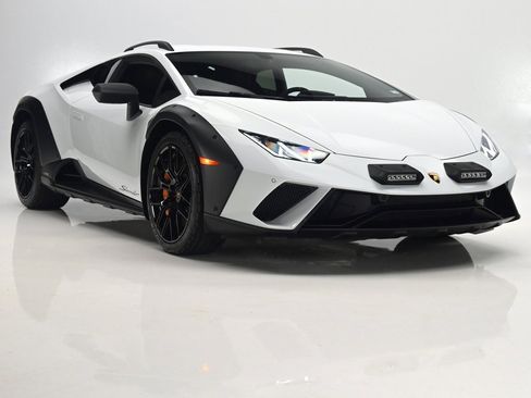 Used 2024 Lamborghini Huracan Sterrato image 3