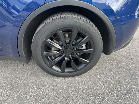 Used 2022 Tesla Model Y Long Range image 9