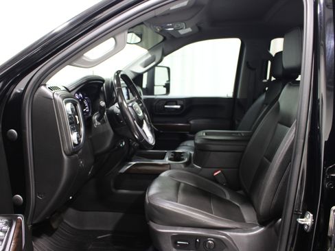 Used 2021 GMC Sierra 2500 SLT w/ SLT Preferred Package AWD/4WD image 3