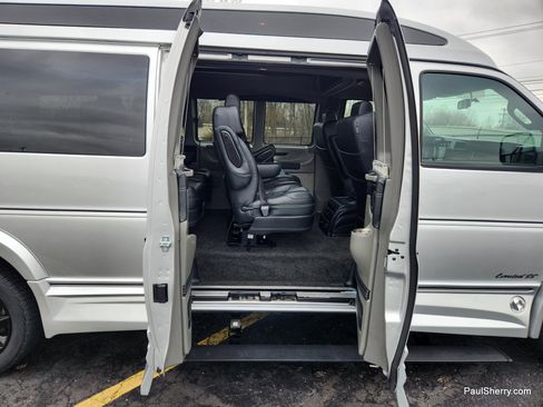 Used 2023 Chevrolet Express 2500 Extended image 24