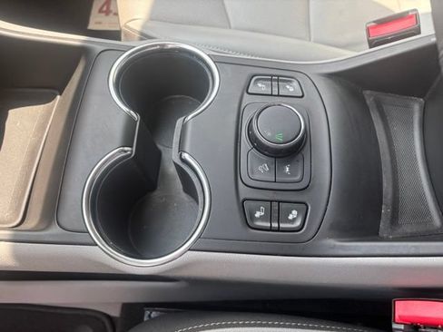 Used 2024 GMC Terrain SLT FWD image 23
