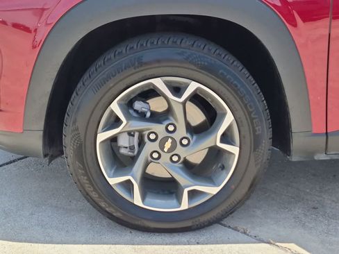 Used 2025 Chevrolet Trax LT FWD image 31