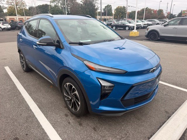 Used 2022 Chevrolet Bolt EUV Premier w/ Super Cruise Package FWD image 2