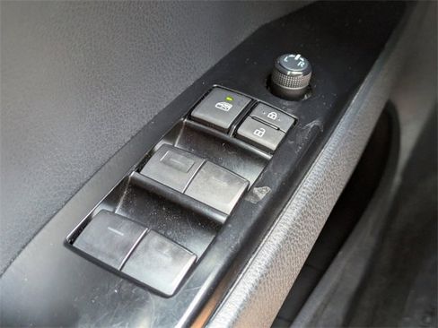 Used 2025 Toyota Camry SE image 21