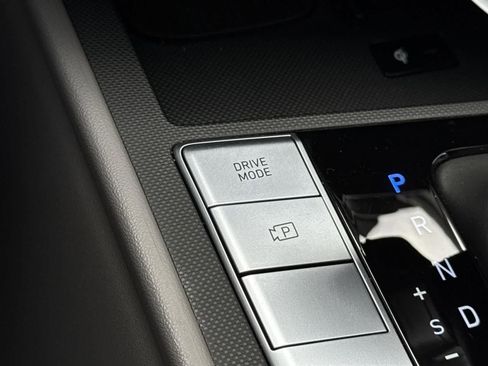 Certified 2025 Hyundai Elantra Sport image 18