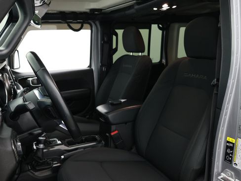 Used 2020 Jeep Wrangler Unlimited Sahara AWD/4WD image 18