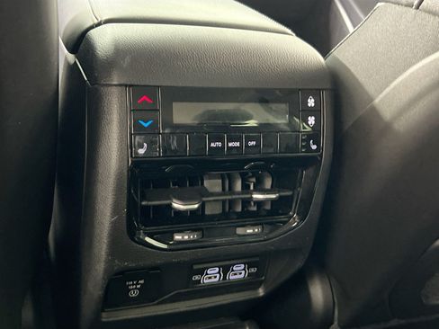 Used 2023 Jeep Grand Cherokee L Limited w/ Black Appearance Package AWD/4WD image 26