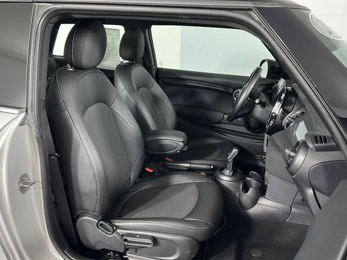 Used 2022 MINI Cooper 2-Door Hardtop FWD image 2