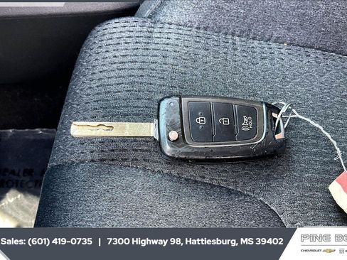 Used 2023 Hyundai Santa Fe SE FWD image 9