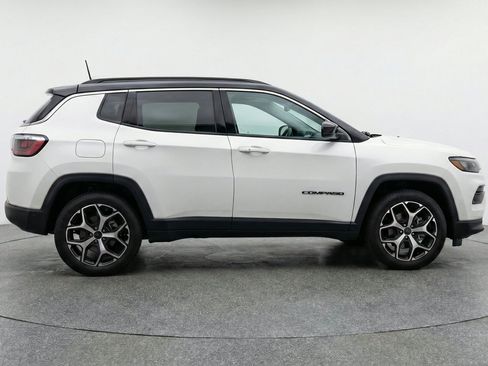 Used 2025 Jeep Compass Limited AWD/4WD image 11