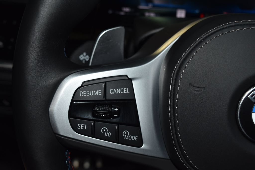 Used 2025 BMW X7 M60i AWD/4WD image 9