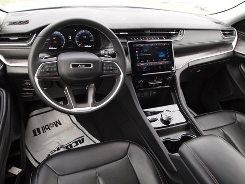 Used 2024 Jeep Grand Cherokee Limited image 26