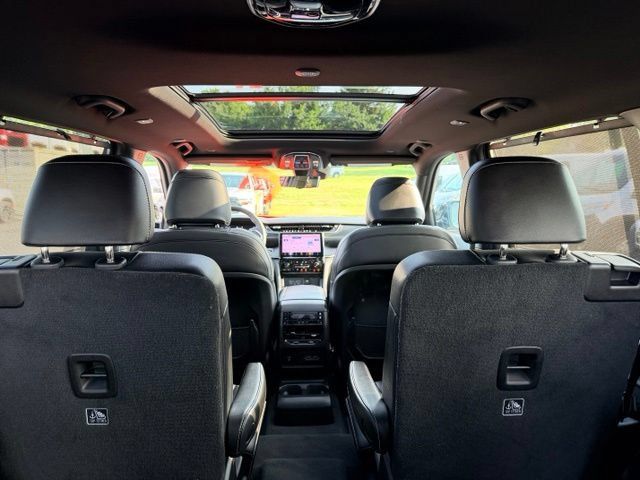 Used 2025 Jeep Grand Cherokee L Limited w/ Luxury Tech Group II AWD/4WD image 28