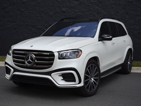Used 2024 Mercedes-Benz GLS 450 4MATIC image 1