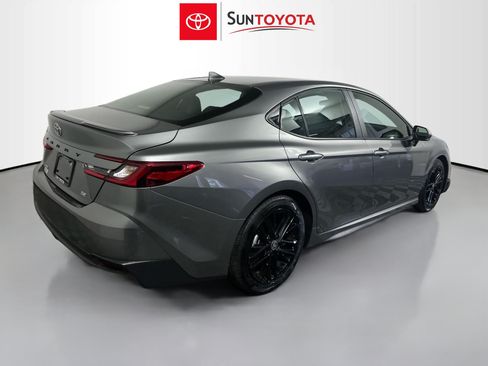 Used 2026 Toyota Camry SE FWD image 4