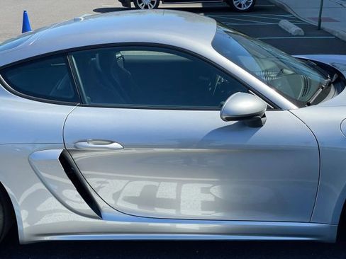 Used 2021 Porsche 718 Cayman GT4 RWD image 20