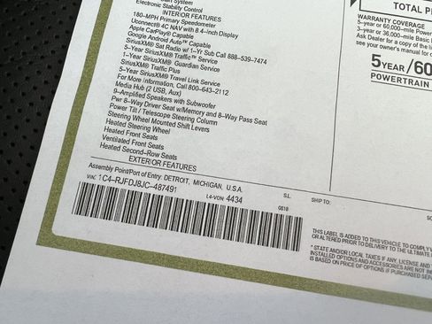 Used 2018 Jeep Grand Cherokee SRT image 41