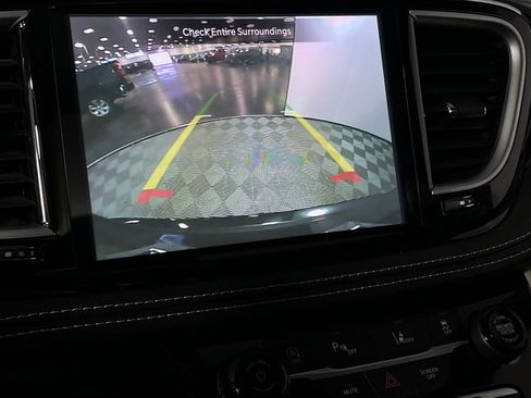 Certified 2024 Chrysler Pacifica Limited image 20