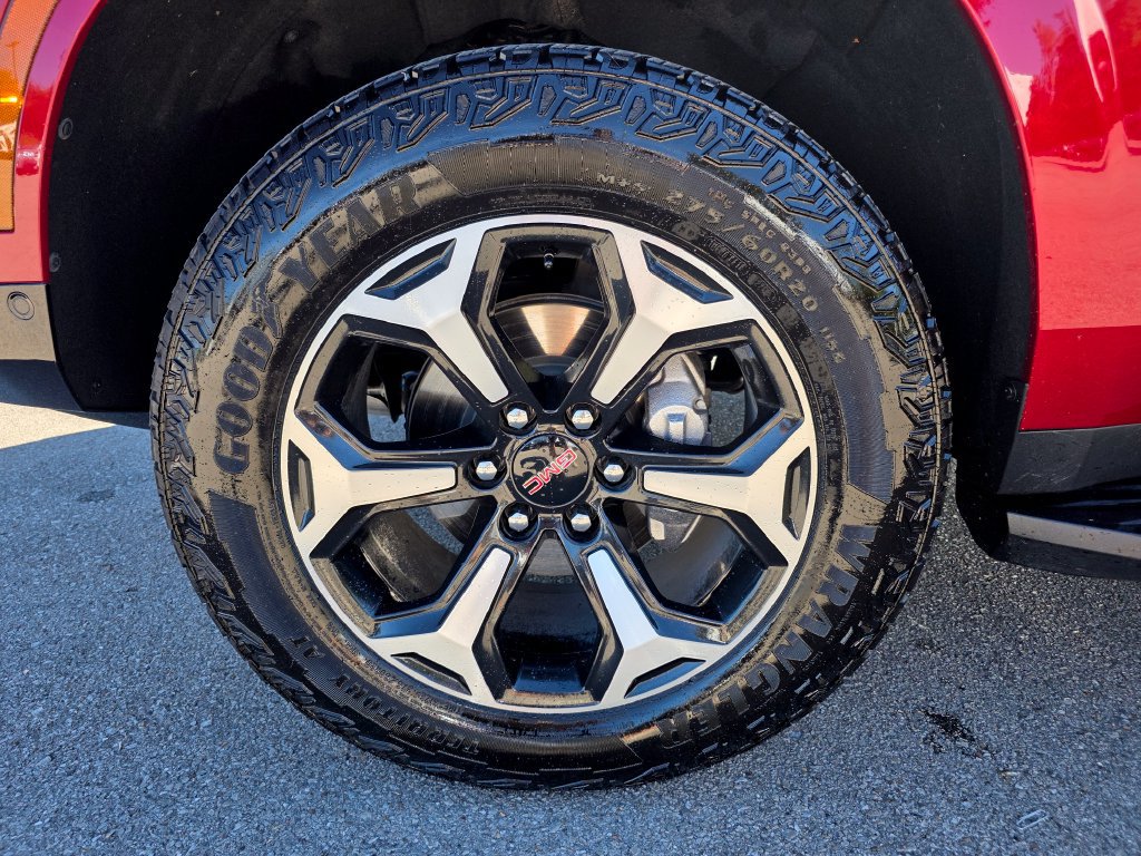 Used 2025 GMC Yukon AT4 AWD/4WD image 5