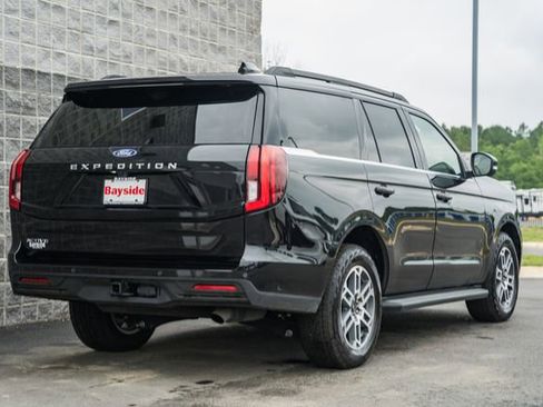 Used 2025 Ford Expedition Active AWD/4WD image 6