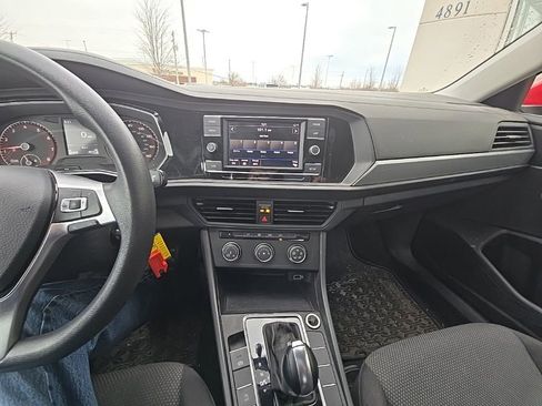 Used 2019 Volkswagen Jetta S image 24