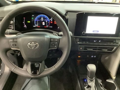 Used 2026 Toyota Camry SE image 7