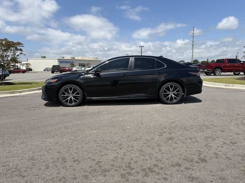 Used 2023 Toyota Camry SE FWD image 2