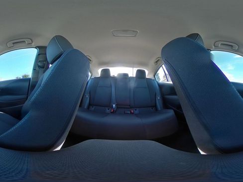 Used 2025 Toyota Corolla LE image 40