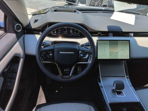Used 2025 Land Rover Range Rover Evoque Dynamic SE AWD/4WD image 15