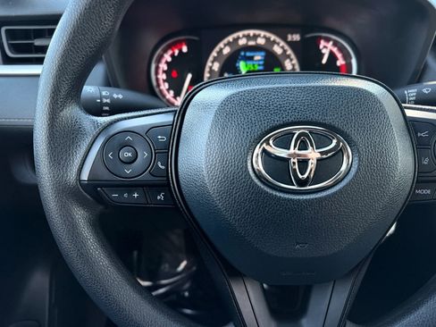 Used 2025 Toyota RAV4 LE AWD/4WD image 27
