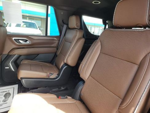 Used 2024 Chevrolet Tahoe High Country AWD/4WD image 18