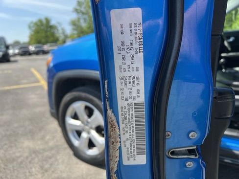 Used 2018 Jeep Compass Latitude w/ Popular Equipment Group AWD/4WD image 34