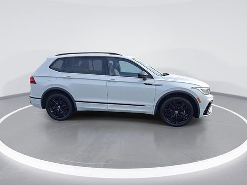 Used 2022 Volkswagen Tiguan SE R-Line AWD/4WD image 10