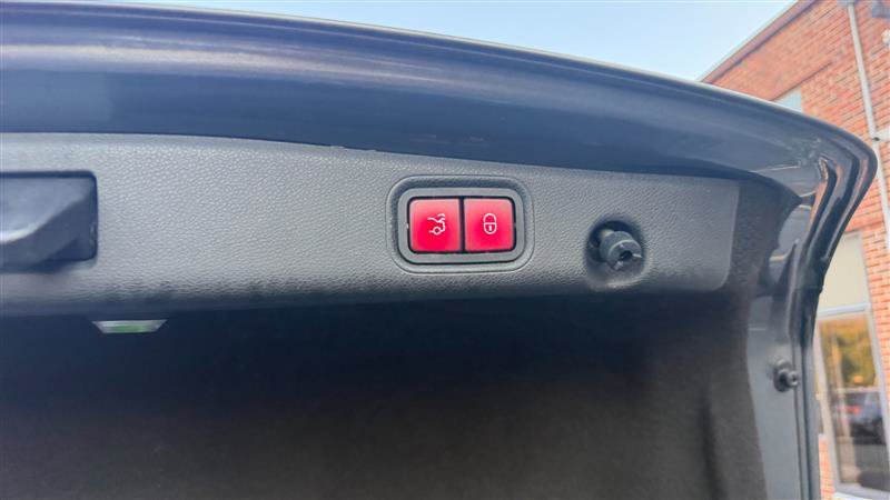 Used 2018 Mercedes-Benz E 300 image 18