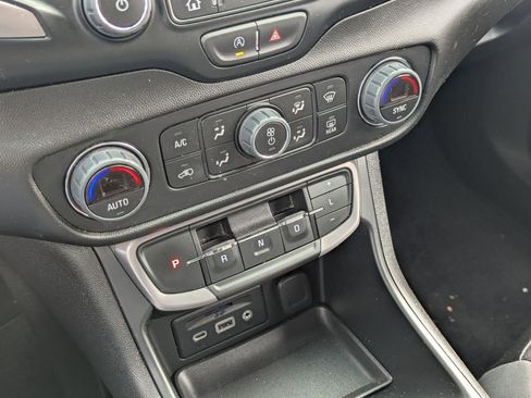 Used 2023 GMC Terrain AT4 image 16