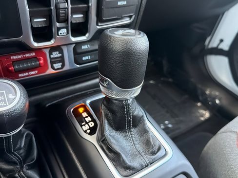 Used 2025 Jeep Wrangler Unlimited Rubicon image 20