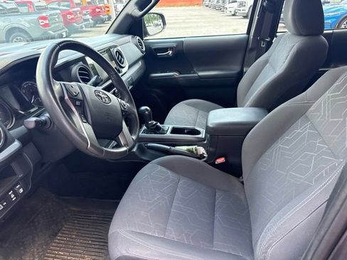 Used 2017 Toyota Tacoma TRD Sport w/ Tow Package (A/T) AWD/4WD image 8