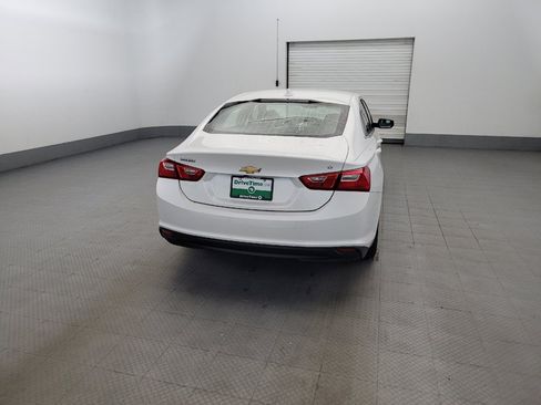 Used 2017 Chevrolet Malibu LT FWD image 7