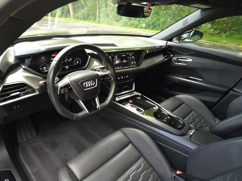Used 2022 Audi e-tron GT Prestige w/ Prestige Package AWD/4WD image 2