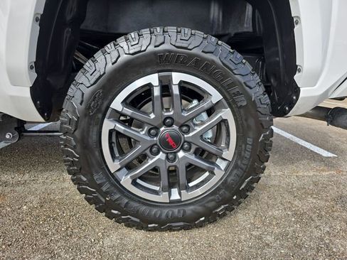 Certified 2025 Toyota Tacoma TRD Sport image 33