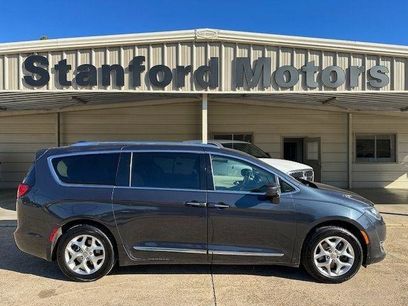 Used 2020 Chrysler Pacifica Touring-L w/ Tire & Wheel Group