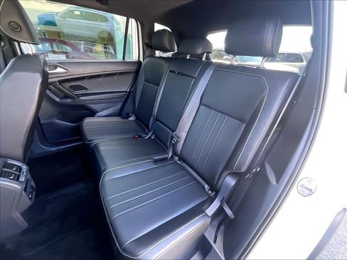 Certified 2023 Volkswagen Tiguan SE R-Line AWD/4WD image 15