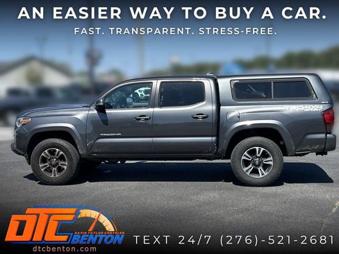Used 2018 Toyota Tacoma TRD Sport AWD/4WD image 3