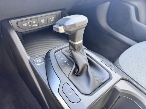New 2025 Kia K4 LXS image 18