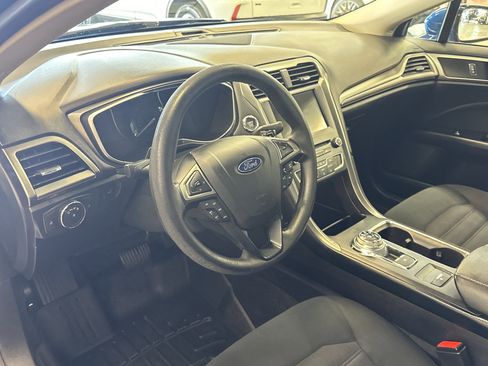 Used 2017 Ford Fusion SE w/ Fusion SE Technology Package image 23