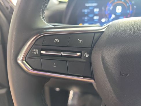 Used 2025 Chevrolet Equinox LT w/ Safety and Technology Package AWD/4WD image 16