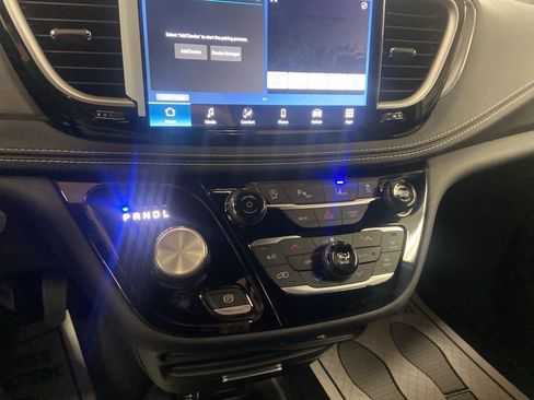 New 2026 Chrysler Pacifica Select image 27